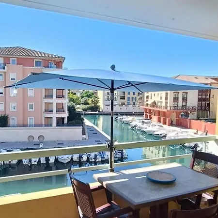 With Terrace And Views Of The Port شقة Fréjus